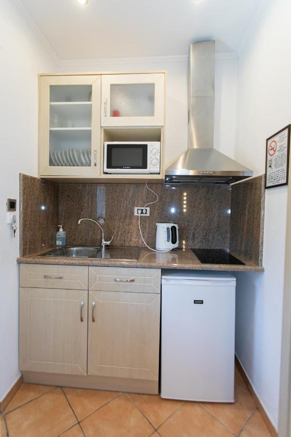 Magda'S Hotel Apartments ปาร์กา ภายนอก รูปภาพ