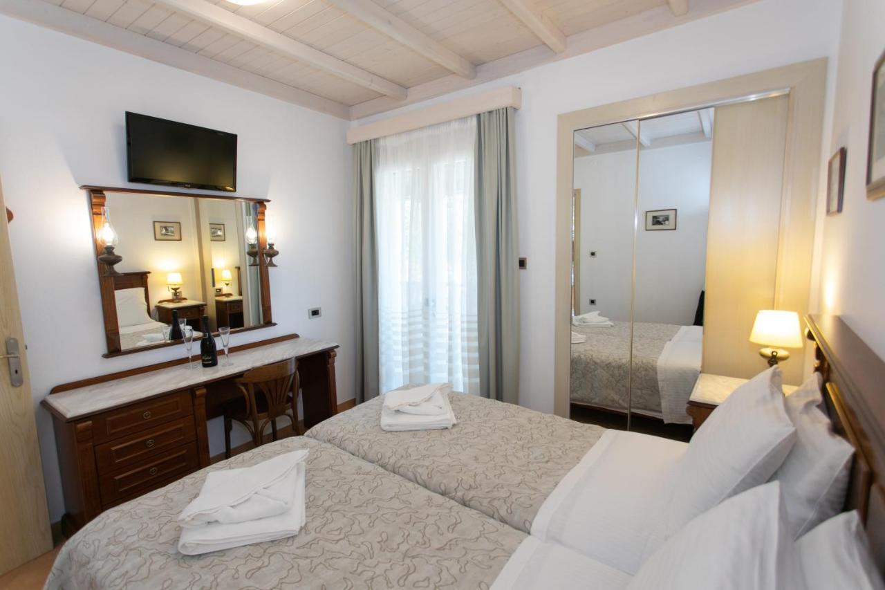 Magda'S Hotel Apartments ปาร์กา ภายนอก รูปภาพ