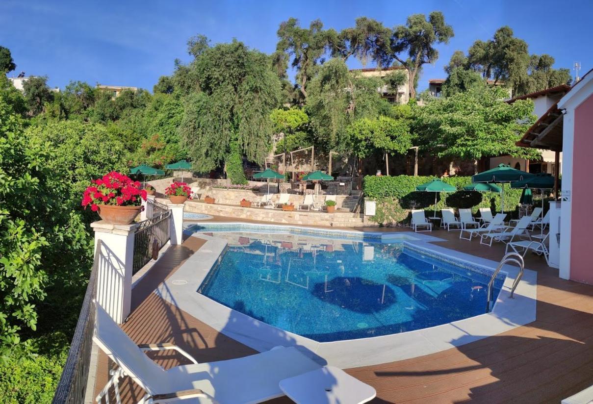 Magda'S Hotel Apartments ปาร์กา ภายนอก รูปภาพ