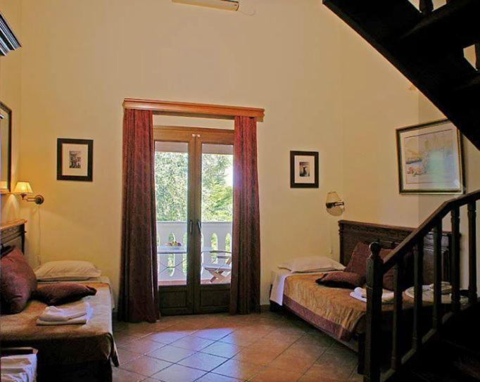 Magda'S Hotel Apartments ปาร์กา ภายนอก รูปภาพ