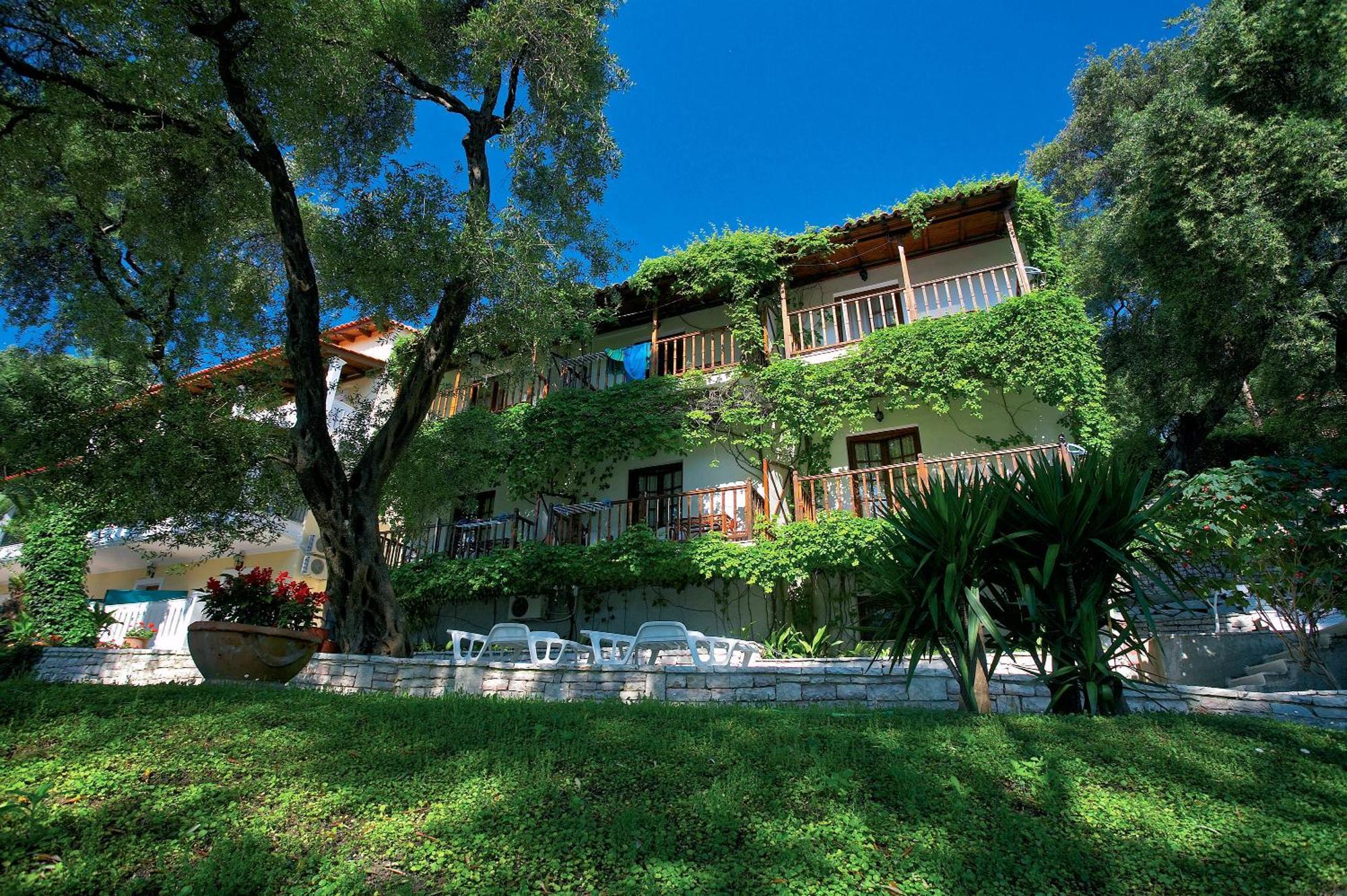 Magda'S Hotel Apartments ปาร์กา ภายนอก รูปภาพ