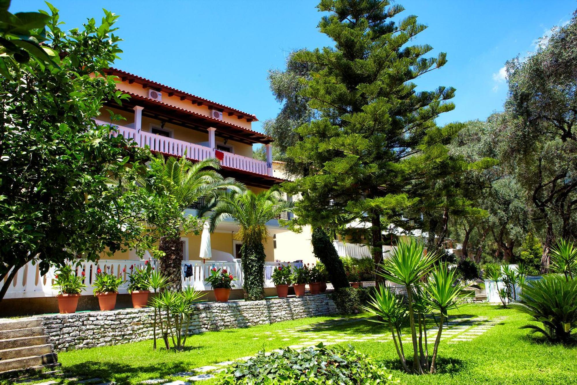 Magda'S Hotel Apartments ปาร์กา ภายนอก รูปภาพ