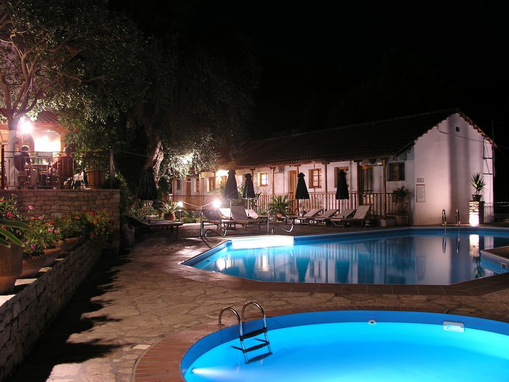 Magda'S Hotel Apartments ปาร์กา ภายนอก รูปภาพ